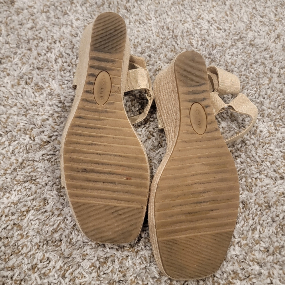 Comfy Wedges - Picture 2 of 5